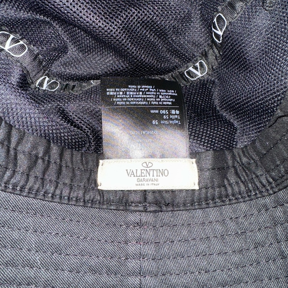 Valentino Garavani Black Bucket Hat with White Logo & Patch - Picture 3 of 7